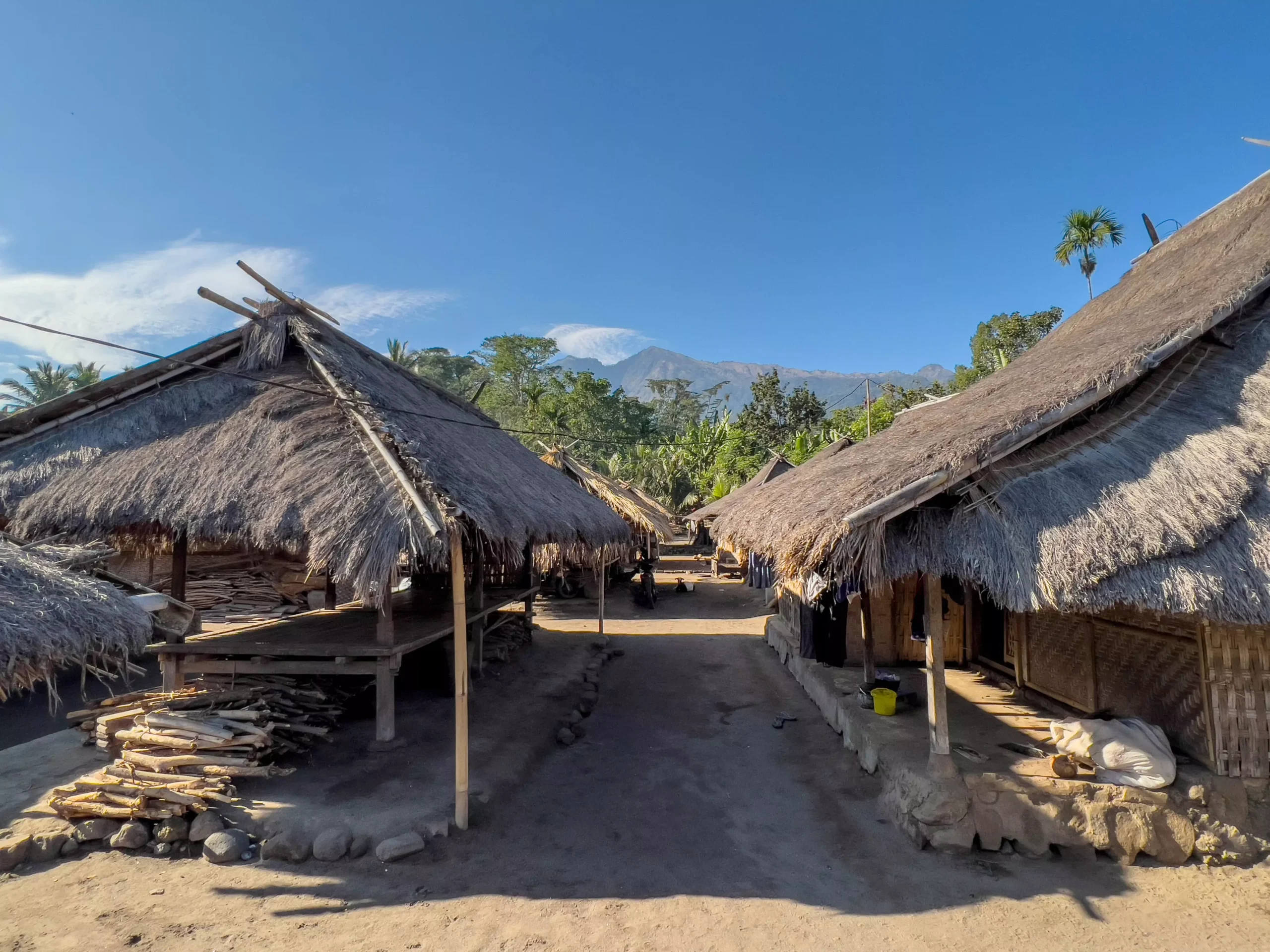 Village Sasak à Lombok en Indonésie à visiter lors d'un circuit personnalisé avec l'agence de voyage MimpiGO