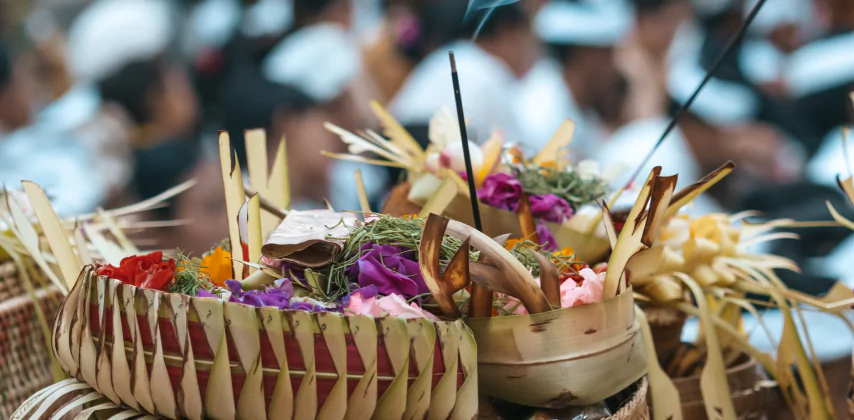 Offrandes à Bali lors d'une cérémonie religieuse