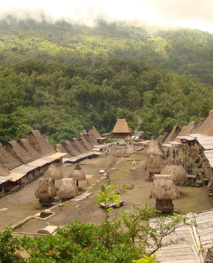 Voyage Flores authentique avec ses villages traditionnels en visite guidée en excursion sur mesure avec l'agence de voyages MimpiGO