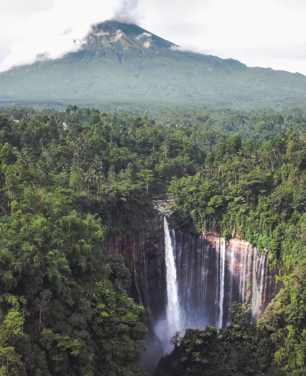 Tumpak Sewu est la plus belle cascade de l'Est de Java. Excursion exclusive avec l'agence de voyage Java MimpiGO.