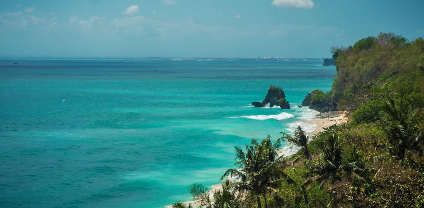 Péninsule de Bukit, étape incontournable à Uluwatu Bali lors d'un voyage sur mesure organisé par l'agence de voyages MimpiGO