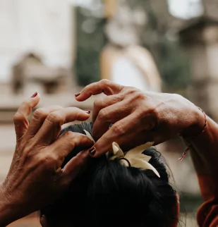 Partir en vacances à Bali avec une agence de voyage comme MimpiGO permet de s'immerger au plus près dans la population locale tout en les aidant