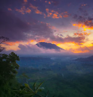 Explorer Bali avec une agence de voyage comme MimpiGO permet d'explorer autrement des sites incontournables grâce à l'expertise de nos guides locaux