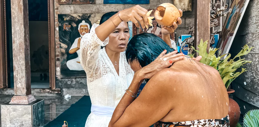 Purification à la noix de coco - Spiritualité Bali par l'agence de voyages sur mesure MimpiGO