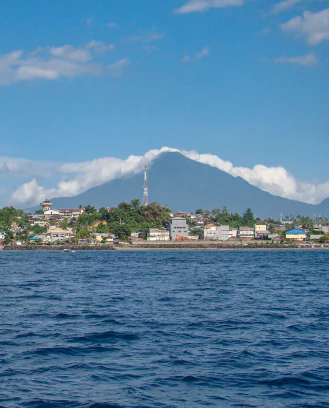 Séjour sur mesure à Manado et Bunaken avec l'agence de voyage Sulawesi MimpiGO entre lacs, volcans, jungles luxuriantes, treks et îles paradisiaques