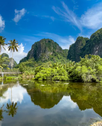 Explorer Sulawesi autrement avec la visite du village de Rammang-Rammang avec l'agence de voyage Sulawesi MimpiGO