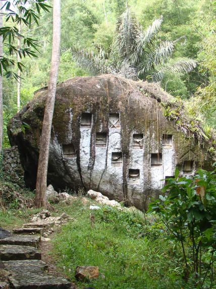 Circuit personnalisé et exclusif dans le sud de Sulawesi, idéal pour mêler traditions, culture, paysages de rêves et aventure hors des sentiers battus.