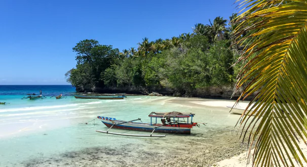 Plage paradisiaque en voyage Sulawesi hors des sentiers battus avec l'agence de voyages sur mesure MimpiGO