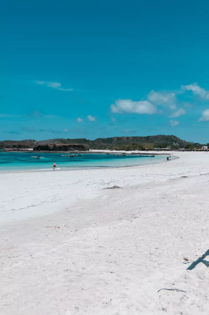 Voyage thématique Mer en Indonésie en séjour sur mesure avec excursions sur et sous l'eau : snorkeling, plongée en bouteilles, surf, kayak, croisière Komodo