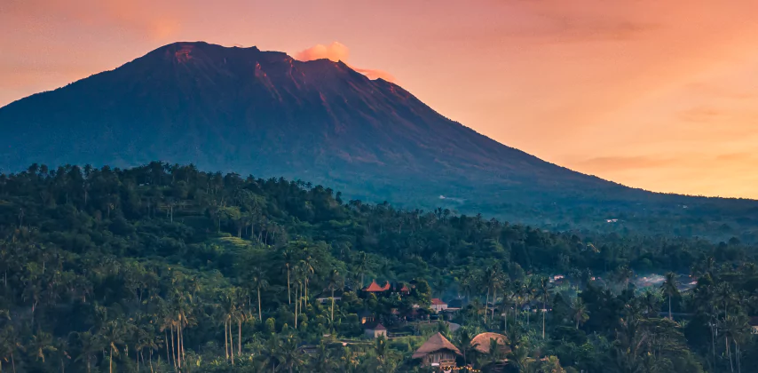 Volcan Agung au lever du soleil - MimpiGO, agence de voyages à Bali