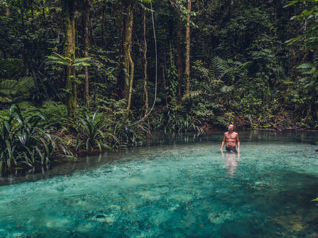 rivière bleu à Raja Ampat