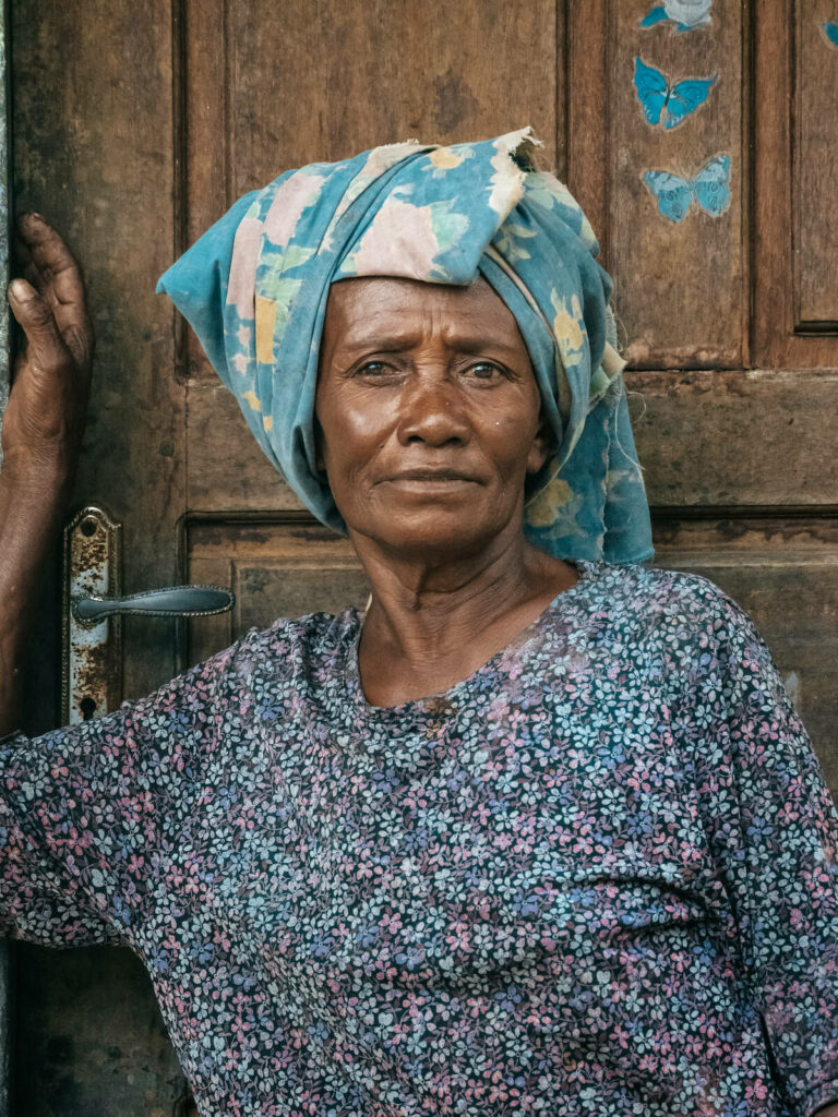 portrait d'une femme d'un village à Raja Ampat