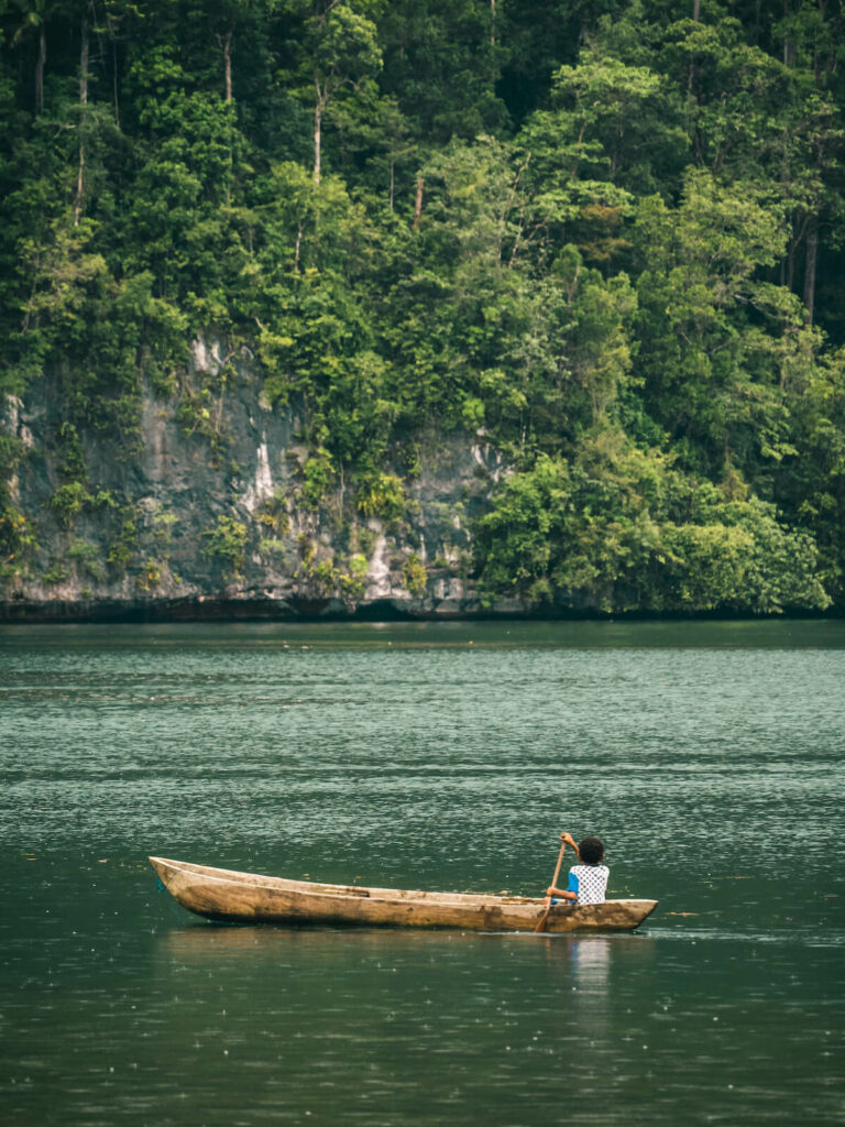 pirogue à Raja Ampat
